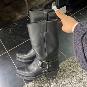 Frye harness boots, great condition just need a size 7